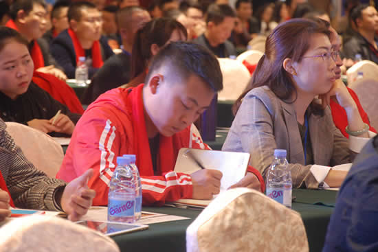 伊盾10載，贏領(lǐng)未來(lái)——伊盾門窗即將舉辦第八屆經(jīng)銷商戰(zhàn)略峰會(huì)！09